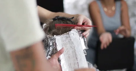 Balayage master class. The public looks at the model. Stock Footage 79502054