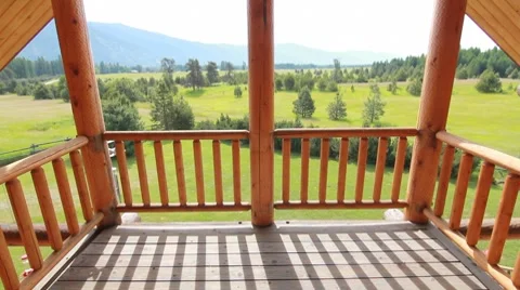 Balcony of a log home dolly Video stock 8575651