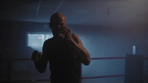 Bald man on a boxing training in the evening Vídeo Stock 258261516