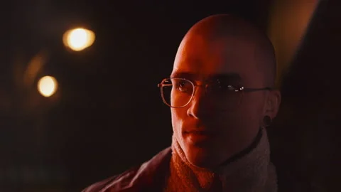 Bald man with glasses planning something Vídeo Stock 258535694