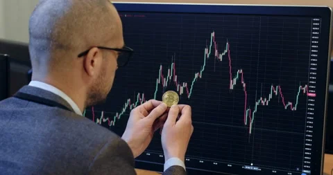Baldhead man controls cryptocurrency price on stock exchange 動画素材 189244239