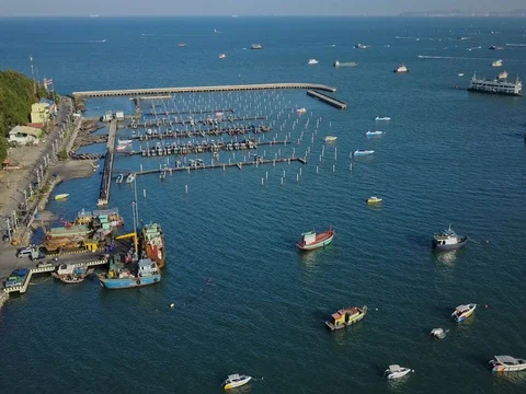 Bali Hai pier and the core of the Pattaya city, Chonburi, Thailand Vídeos de archivo 77326014