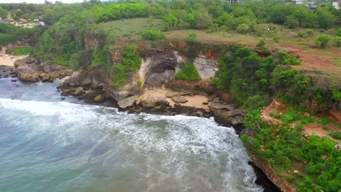 Bali - turquoise ocean hitting coral reef and rocky cliffs. Stock Footage 134683082