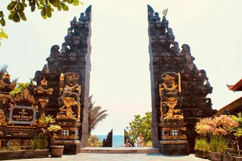Balinese Split Gate Candi Bentar Ocean View Tanah Lot Bali Indonesia Stock Photos
