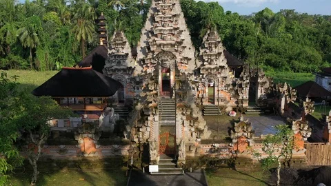 A Baliniese temple during the day. Stock Footage 102541636