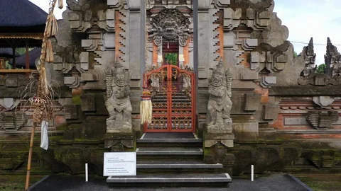 A Baliniese temple during the day. Stock Footage 102559208