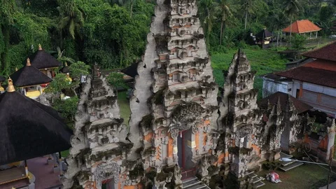 A Baliniese temple during the day. Stock Footage 102569172