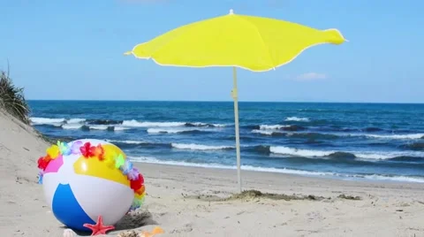 Ball and parasol 스톡 동영상 40133162