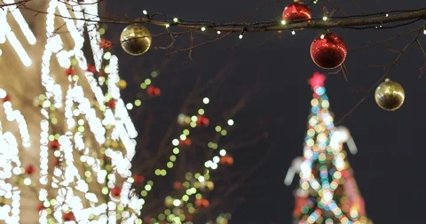 Ball on a Christmas tree Stock-Footage 121630273