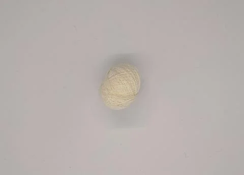 Ball of gray thread. one ball of gray thread on a white background top view Foto stock