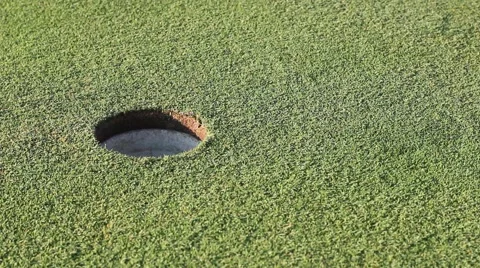 Ball in the hole 動画素材 67644226