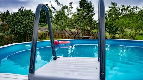 Ball in the pool Foto stock