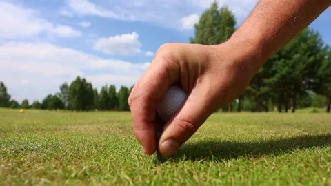 Ball on a stand on a green golf course, close-up Video stock 166523104
