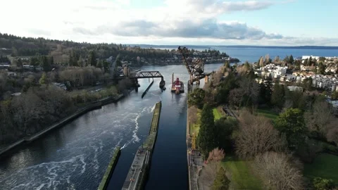 Ballard Locks in Seattle 動画素材 298379221