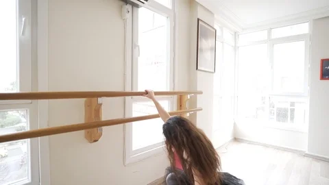 Ballerina doing practice and stretching movements in studio Video stock 104693104