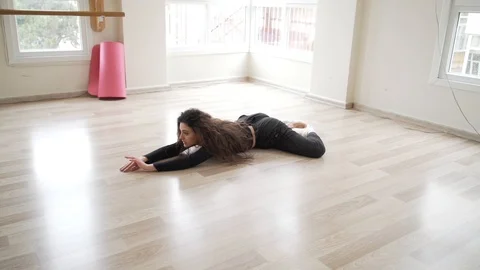Ballerina doing practice and stretching movements in studio Video stock 104700741