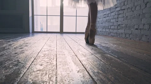 Ballerina gets up on the pointe Stock Footage 113821901