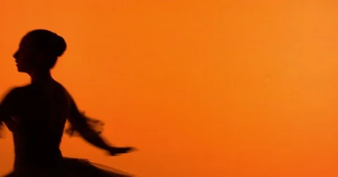 The ballerina makes pirouettes Video stock 55567233