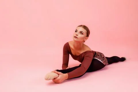 Ballerina sitting in cross split Stock Photos