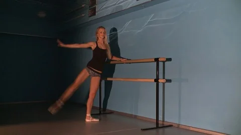 Ballerina training Видео 76510478