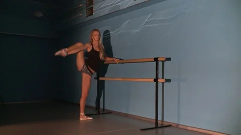 Ballerina training Видео 76510496