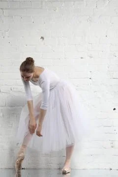 Ballerina in white Фото