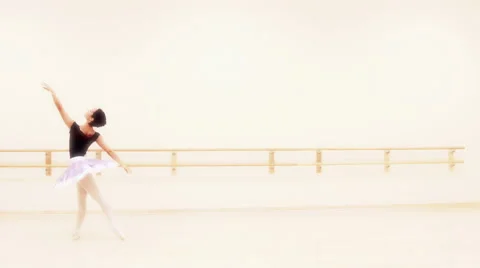 Ballet dancer performing a routine in UHD 스톡 동영상 40698292