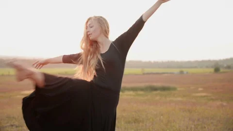 Ballet dancer posing during the sunset, silhouette concept Stock Footage 76979099