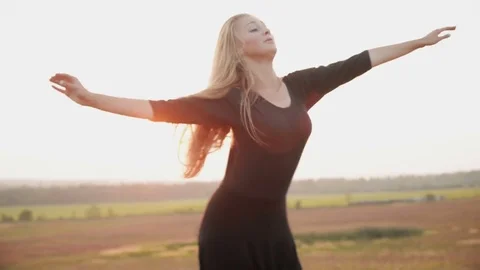 Ballet dancer posing during the sunset, silhouette concept Stock Footage 76979122