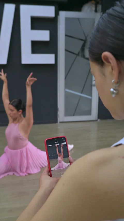 Ballet Dancer Recorded on Phone in Dance Studio 動画素材 335328033