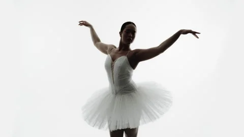 Ballet dancer in white tutu performs graceful classical dance movements in Vidéo 347243267