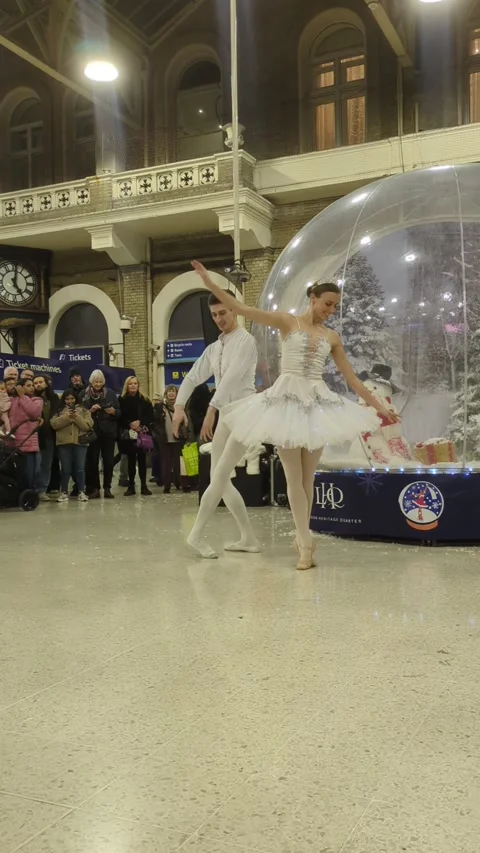 Ballet performance at Charing Cross Station, London, England, UK 13th Dec 2025 Stock Footage 323812330