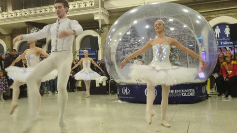 Ballet performance at Charing Cross Station, London, England, UK 13th Dec 2025 Stock Footage 323812399