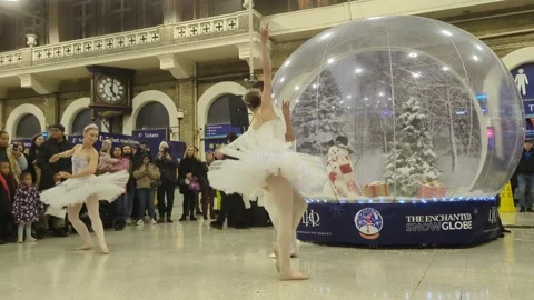 Ballet performance at Charing Cross Station, London, England, UK 13th Dec 2025 Stock Footage 323812410