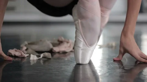 Ballet pointe shoes Video stock 31791575