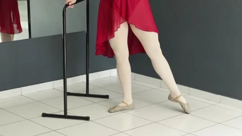 Ballet student performing lateral and front tendu beside the barre. Video stock 322851150