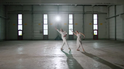 Ballett on Concrete 動画素材 284375175