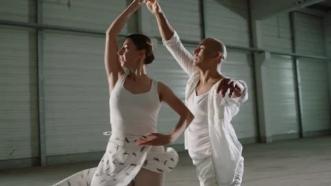 Ballett on Concrete 動画素材 284375856