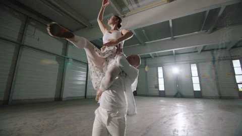 Ballett on Concrete 動画素材 284377837