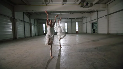 Ballett on Concrete 動画素材 284378466