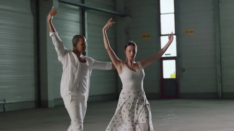 Ballett on Concrete 動画素材 284378581