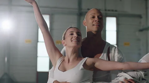 Ballett on Concrete 動画素材 284378807