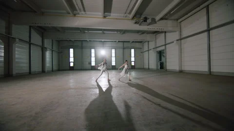 Ballett on Concrete 動画素材 284378886