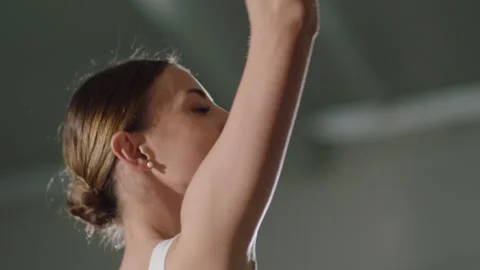 Ballett on Concrete 動画素材 284380940