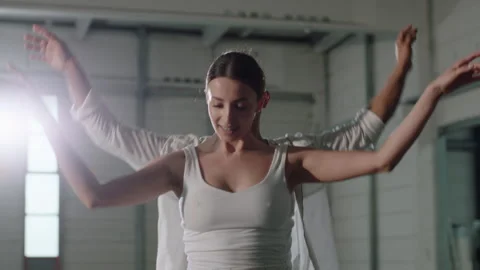 Ballett on Concrete 動画素材 284381119