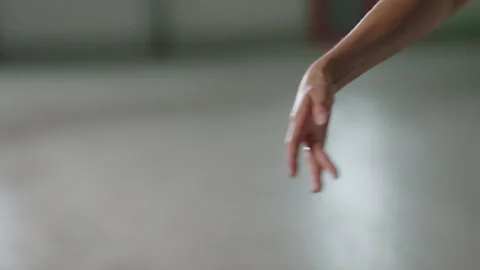 Ballett on Concrete 動画素材 284381373