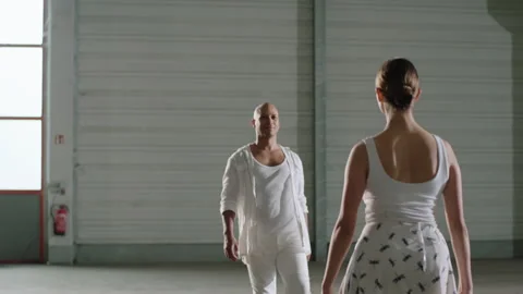 Ballett on Concrete 動画素材 284381869