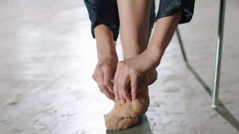 Ballett on Concrete 動画素材 284382708