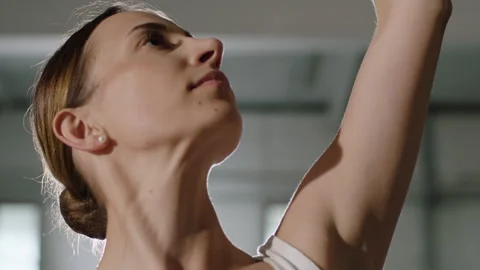 Ballett on Concrete 動画素材 284383409