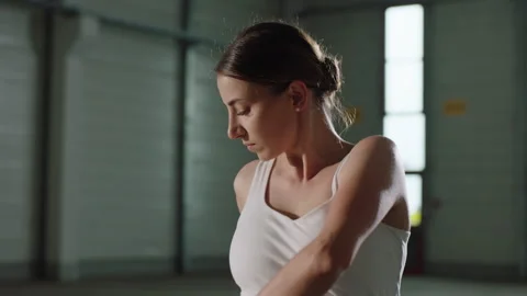 Ballett on Concrete 動画素材 284383634